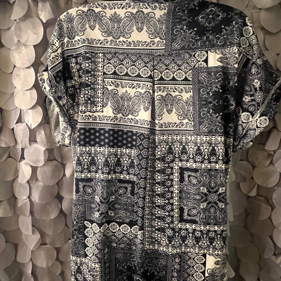 Women’s top - Picture 3 of 3